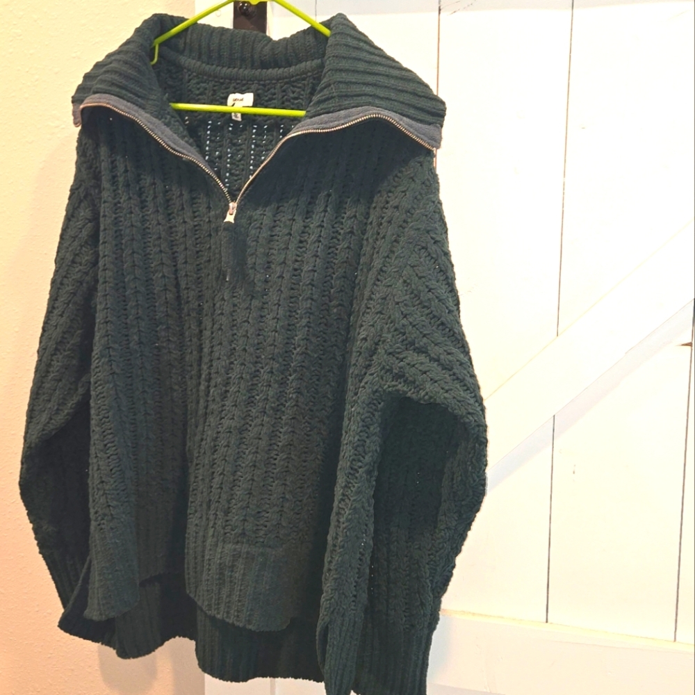 LIKE NEW AE SWEATER